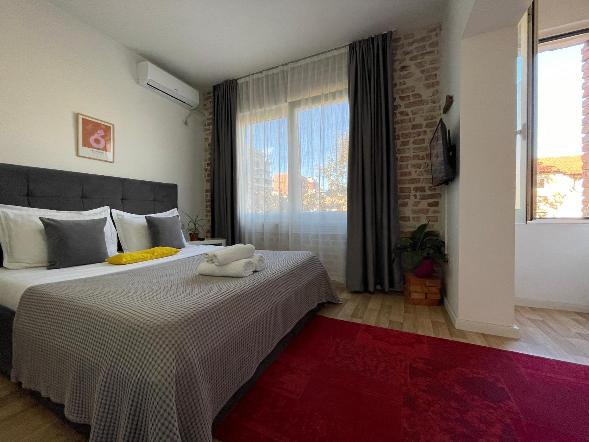 Bricks Studio Apartments Тирана Екстериор снимка