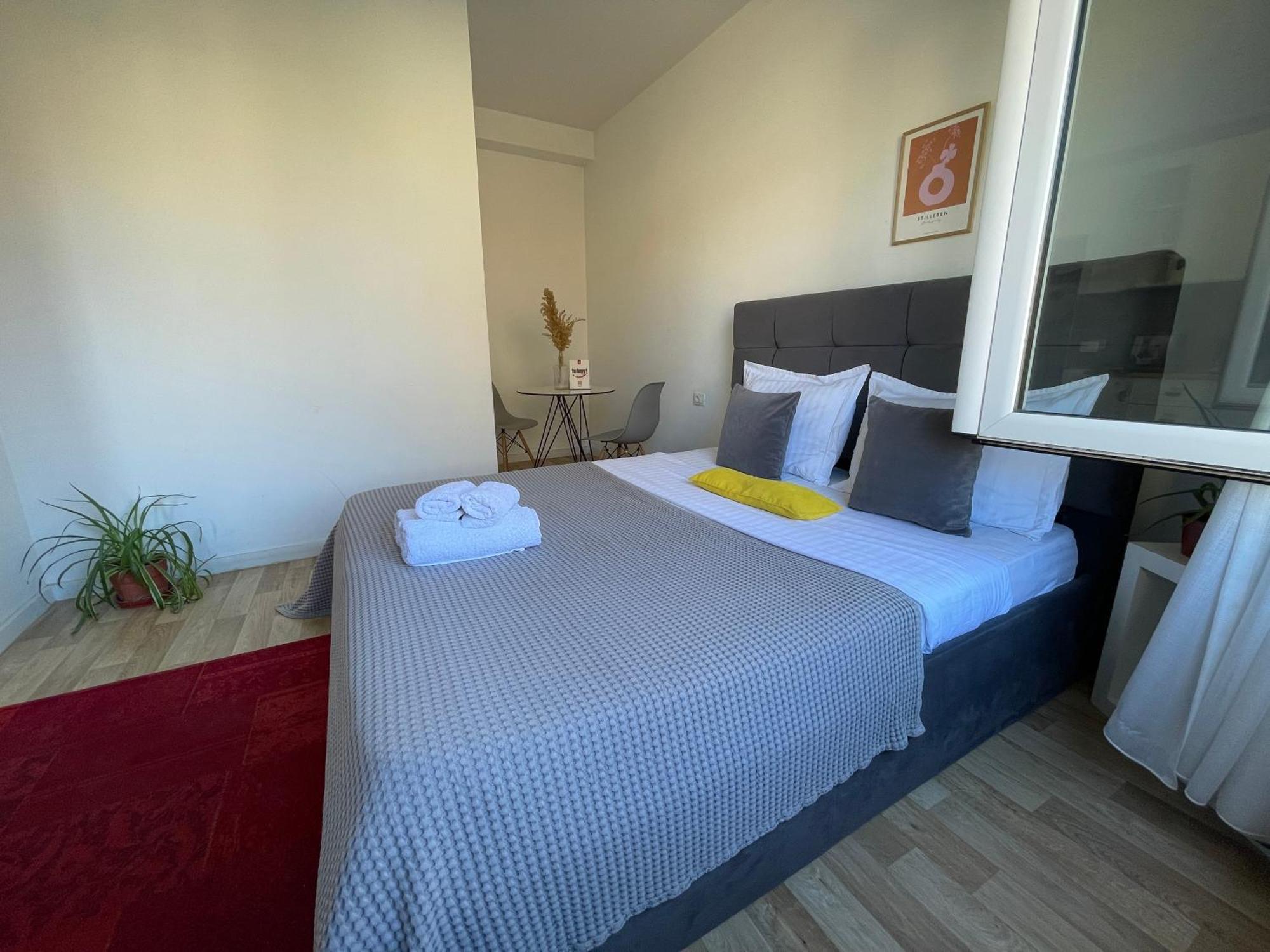 Bricks Studio Apartments Тирана Екстериор снимка