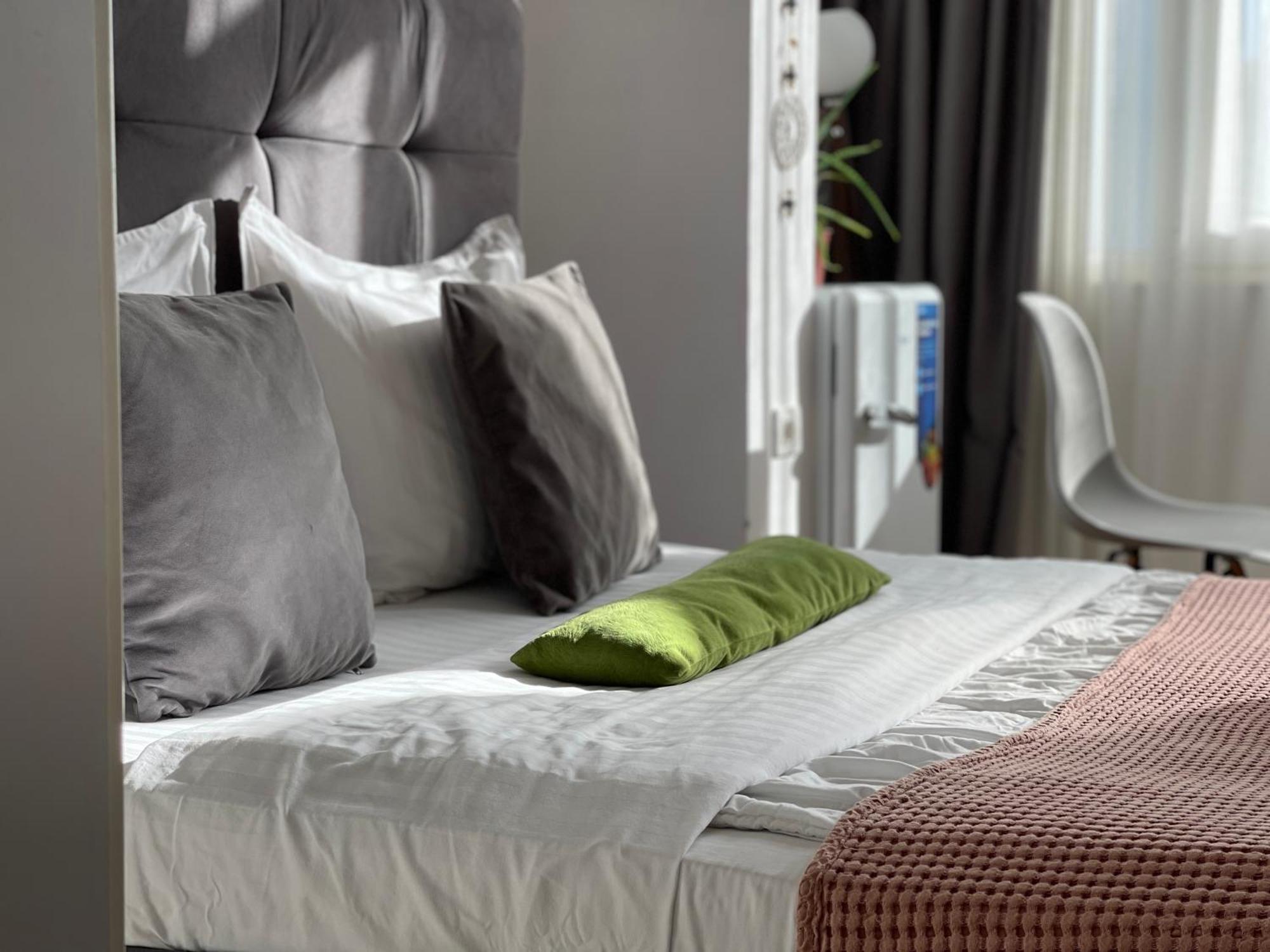 Bricks Studio Apartments Тирана Екстериор снимка