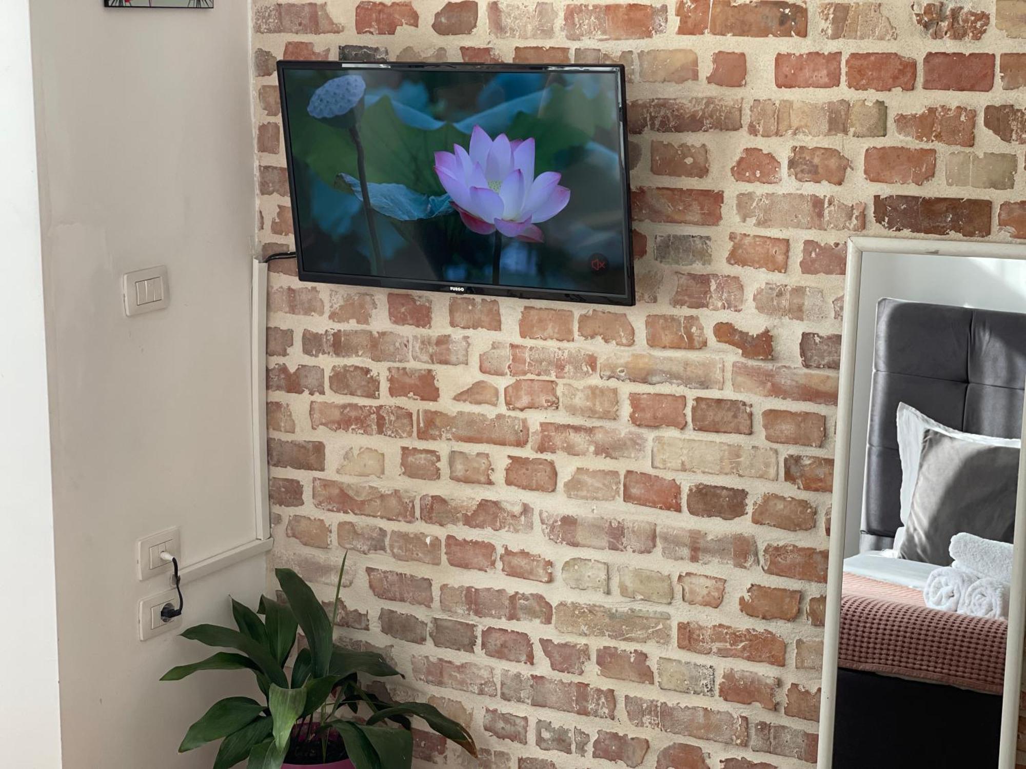 Bricks Studio Apartments Тирана Екстериор снимка