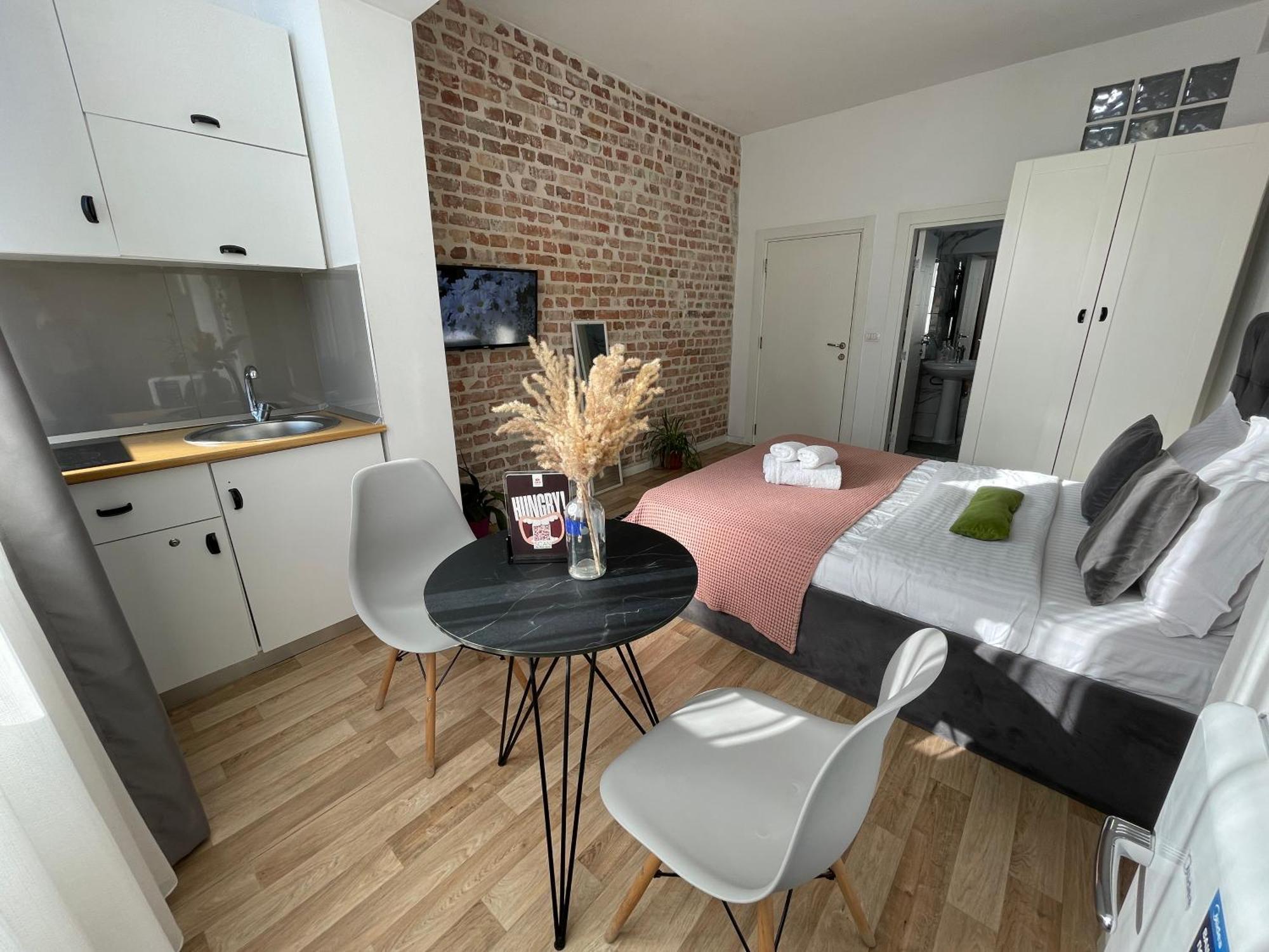 Bricks Studio Apartments Тирана Екстериор снимка