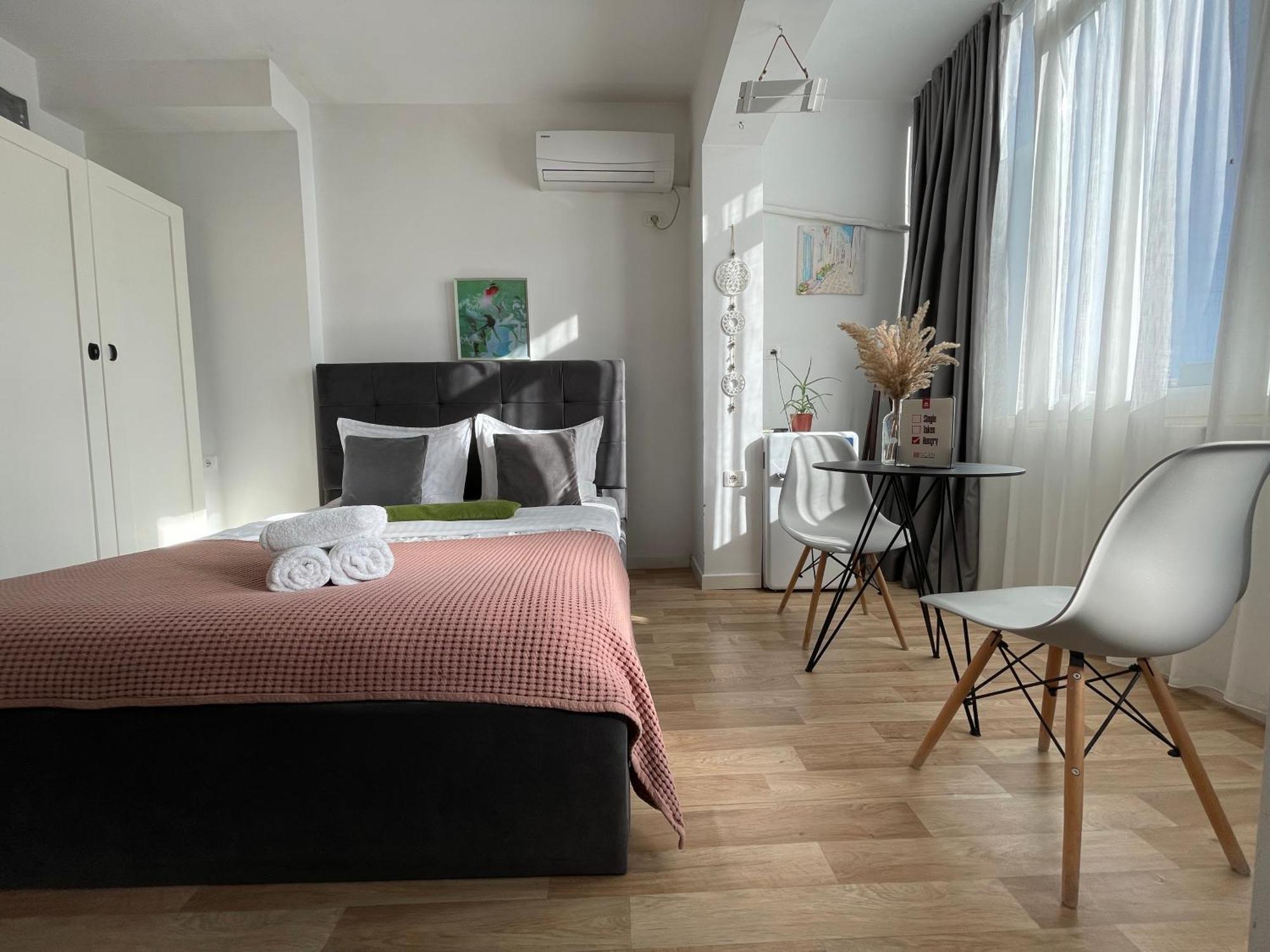 Bricks Studio Apartments Тирана Екстериор снимка