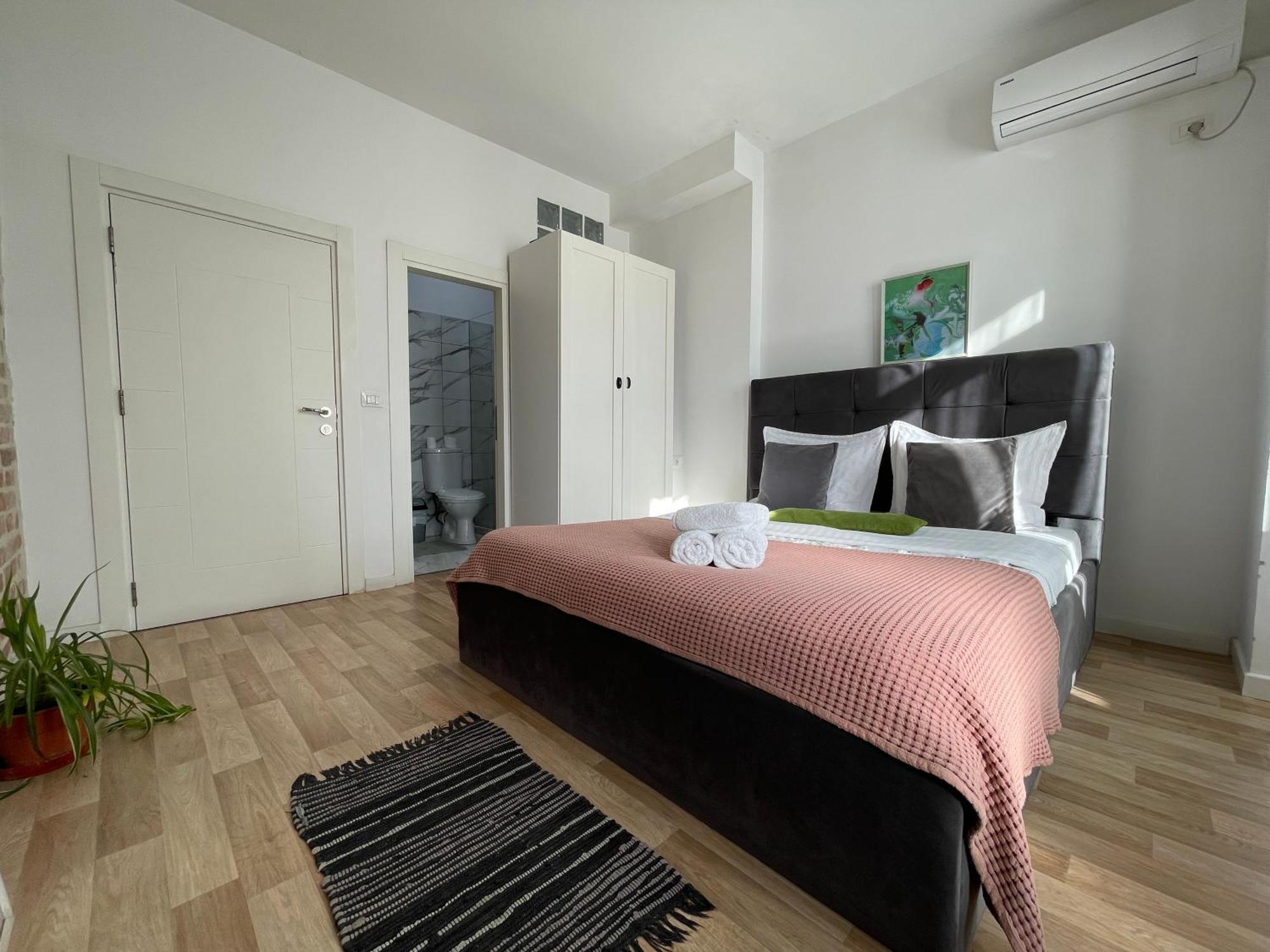 Bricks Studio Apartments Тирана Екстериор снимка