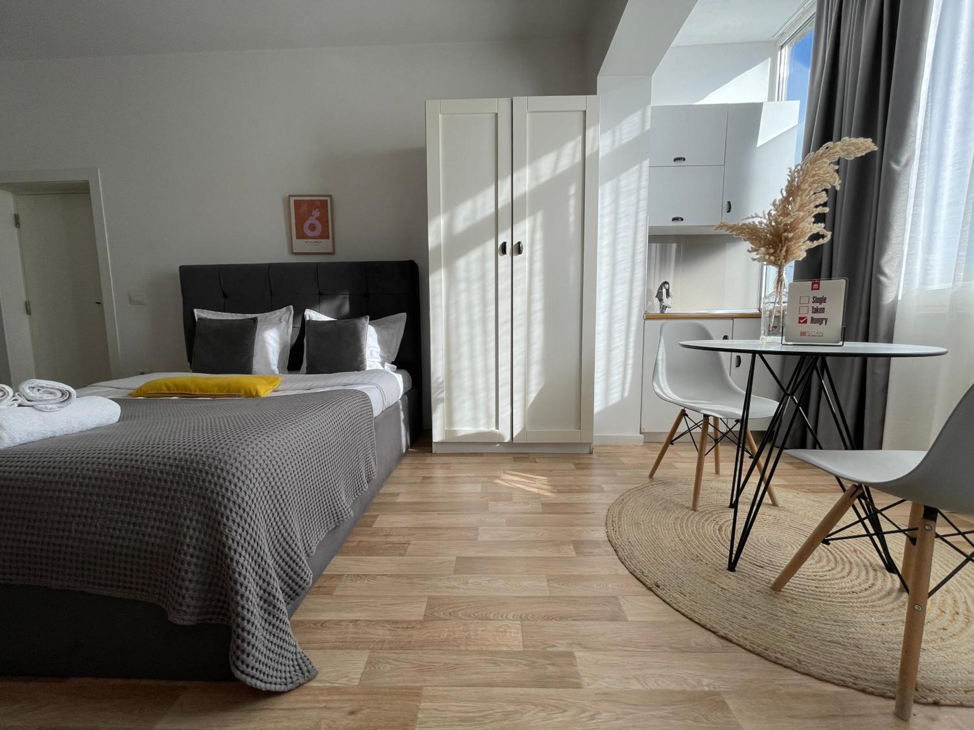 Bricks Studio Apartments Тирана Екстериор снимка