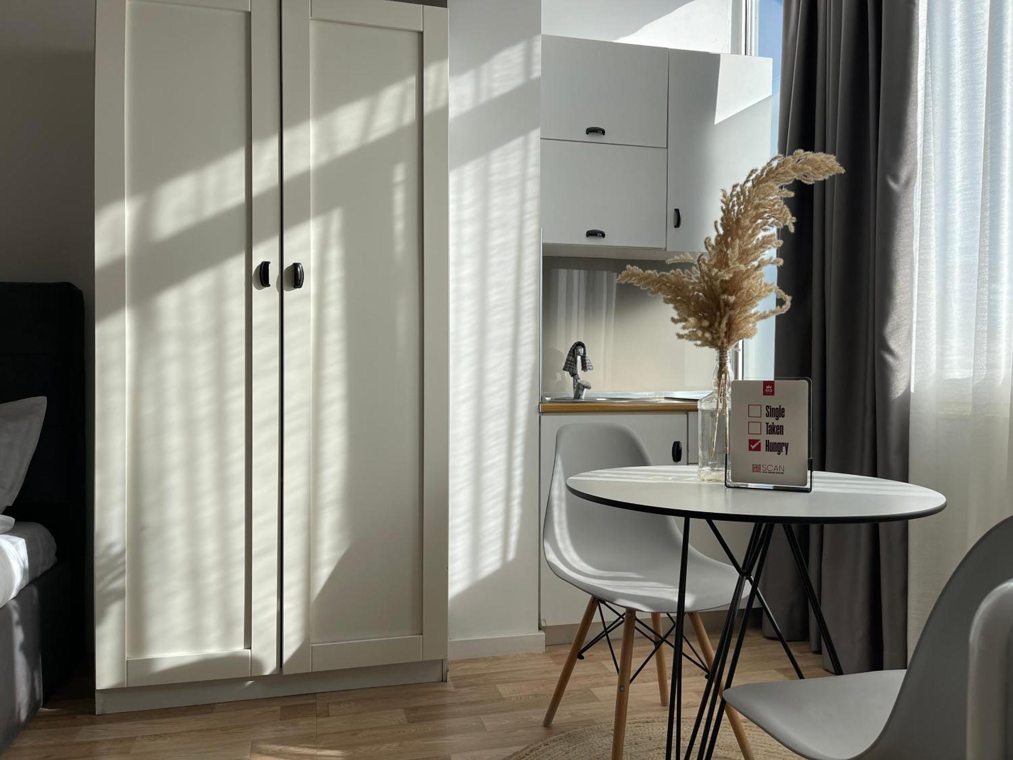 Bricks Studio Apartments Тирана Екстериор снимка
