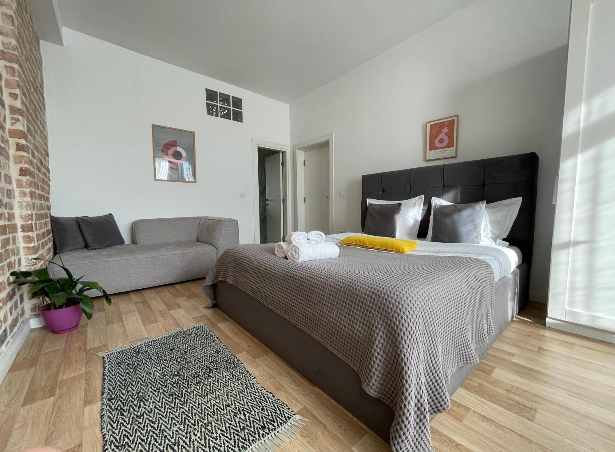 Bricks Studio Apartments Тирана Екстериор снимка