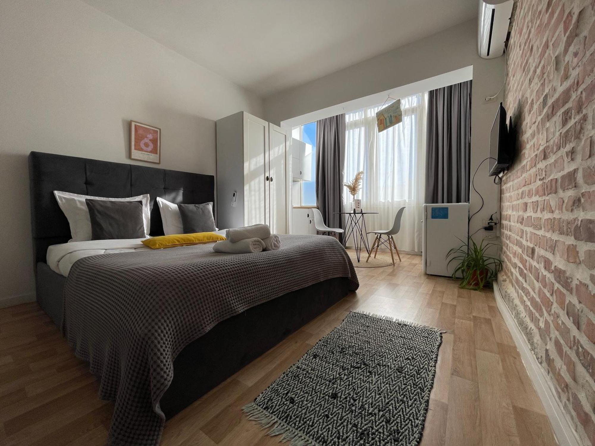 Bricks Studio Apartments Тирана Екстериор снимка